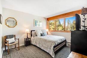 Remodeled and Oversized 2-bedroom Condo in West Keystone With Mountain