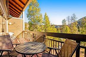 Remodeled and Oversized 2-bedroom Condo in West Keystone With Mountain