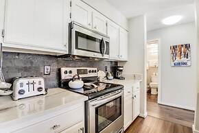 Remodeled and Oversized 2-bedroom Condo in West Keystone With Mountain