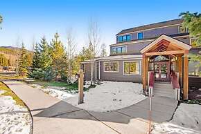 Remodeled and Oversized 2-bedroom Condo in West Keystone With Mountain