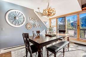 Remodeled and Oversized 2-bedroom Condo in West Keystone With Mountain