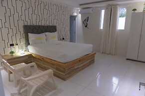 Hotel 1325