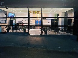 On Park Hotel Translado e Café da manhã