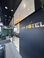 On Hostel premium com traslado e cafe