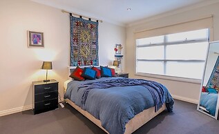 StayCentral - Tranquil Townhouse