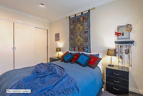 StayCentral - Tranquil Townhouse
