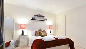 StayCentral - Tranquil Townhouse