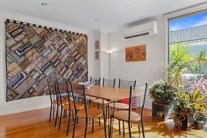 StayCentral - Tranquil Townhouse