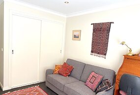 StayCentral - Tranquil Townhouse