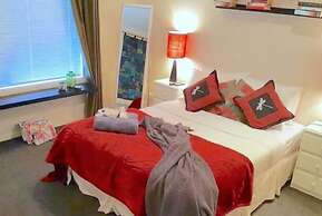 StayCentral - Tranquil Townhouse