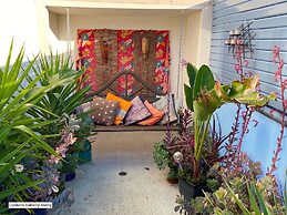 StayCentral - Tranquil Townhouse