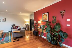 StayCentral - Tranquil Townhouse