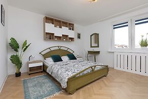Warsaw Apartment Dobra by Renters