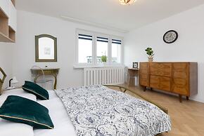 Warsaw Apartment Dobra by Renters