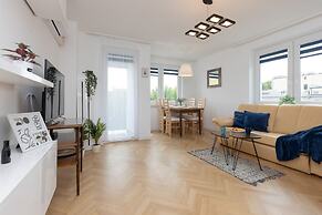 Warsaw Apartment Dobra by Renters