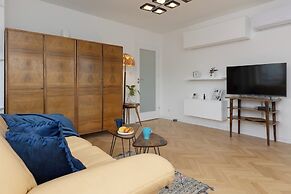 Warsaw Apartment Dobra by Renters