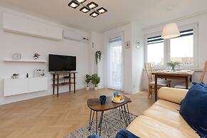 Warsaw Apartment Dobra by Renters