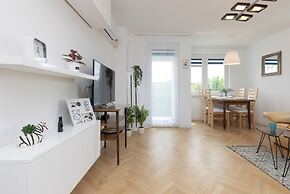 Warsaw Apartment Dobra by Renters
