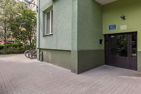 Warsaw Apartment Dobra by Renters