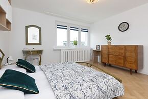 Warsaw Apartment Dobra by Renters