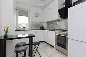 Warsaw Apartment Dobra by Renters