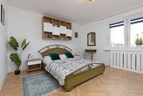 Warsaw Apartment Dobra by Renters
