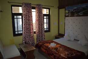 Goroomgo Nice One Palace Srinagar