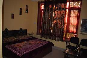 Goroomgo Nice One Palace Srinagar