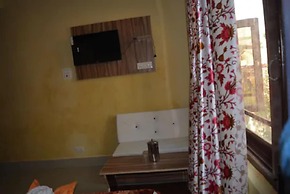 Goroomgo Nice One Palace Srinagar