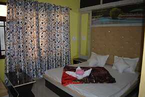 Goroomgo Nice One Palace Srinagar