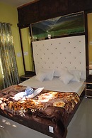 Goroomgo Nice One Palace Srinagar