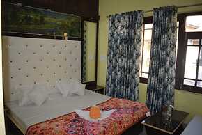 Goroomgo Nice One Palace Srinagar