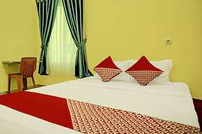 OYO 92293  Pahala Syariah Residence