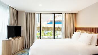 Holiday Inn Express and Suites Bangkok Central Pier by IHG