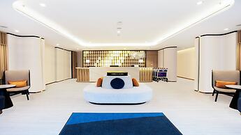 Holiday Inn Express and Suites Bangkok Central Pier by IHG
