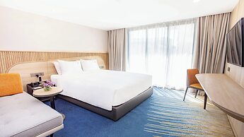 Holiday Inn Express and Suites Bangkok Central Pier by IHG