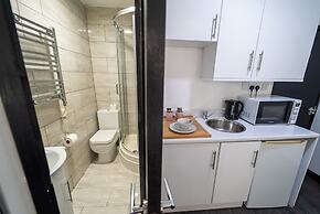 Studio Available Close to Queen Elizabeth Hospital