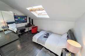 Studio Available Close to Queen Elizabeth Hospital