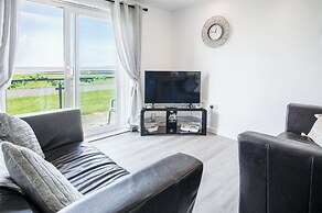 Beach View - 2 Bed Apartment - Llanelli