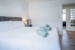 Beach View - 2 Bed Apartment - Llanelli