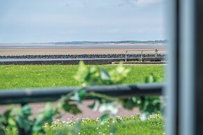 Beach View - 2 Bed Apartment - Llanelli