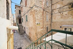 Apartment Galeriana Palace by Litto