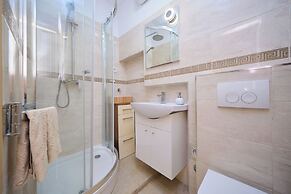 Apartment Galeriana Palace by Litto