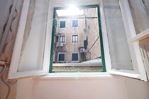 Apartment Galeriana Palace by Litto