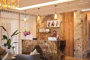 IRIS INN NARJIS