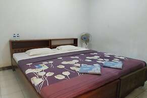 OYO 3303 Penginapan Putri Asih Sawarna