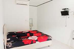 OYO 3303 Penginapan Putri Asih Sawarna