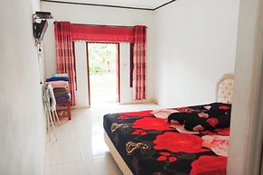 OYO 3303 Penginapan Putri Asih Sawarna