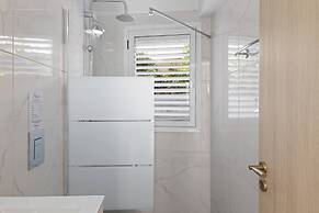 Phaedrus Living: Alkminis Seaside Suites Sand