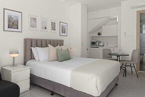 Phaedrus Living: Alkminis Seaside Suites Sand